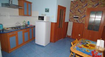 Фото номера Трехместный номер Делюкс Гостевой дом Inn na Oktyabrskoy г. Алушта 3