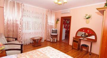 Фото номера Трехместный номер -люкс Гостевой дом Inn na Oktyabrskoy г. Алушта 5