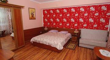 Фото номера Трехместный номер -люкс Гостевой дом Inn na Oktyabrskoy г. Алушта 3