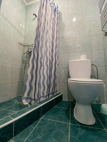 Фото номера Улучшенный четырехместный номер Гостиница Кинг г. Алушта 5