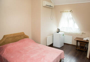 Фото номера Бюджетный двухместный номер с 1 кроватью Гостиница Кинг г. Алушта 3