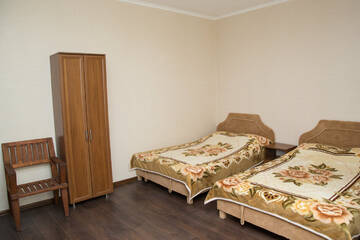 Фото номера Четырехместный номер с балконом Гостиница Кинг г. Алушта 4