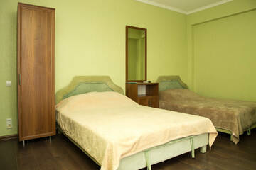 Фото номера Четырехместный номер с балконом Гостиница Кинг г. Алушта 3