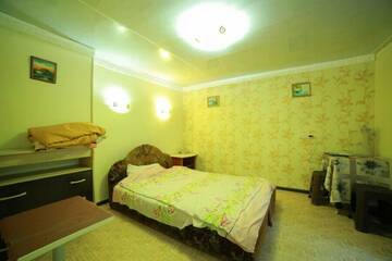 Фото номера Двухместный номер Делюкс с 1 кроватью или 2 отдельными кроватями Гостевой дом Волна г. Алушта 3