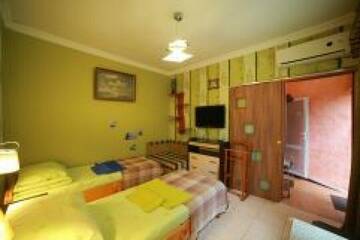 Фото номера Двухместный номер Делюкс с 1 кроватью или 2 отдельными кроватями Гостевой дом Волна г. Алушта 6