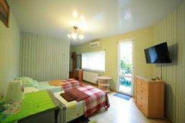 Фото номера Двухместный номер Делюкс с 1 кроватью или 2 отдельными кроватями Гостевой дом Волна г. Алушта 4