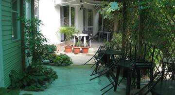 Фото номера Бюджетный трехместный номер Гостиница Guest House Ugolok г. Алушта 3