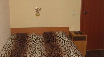 Фото номера Трехместный номер &quot;Комфорт&quot; с душем Гостиница Guest House Ugolok г. Алушта 6