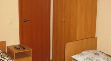 Фото номера Трехместный номер &quot;Комфорт&quot; с душем Гостиница Guest House Ugolok г. Алушта 4