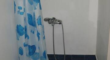 Фото номера Бюджетный трехместный номер Гостиница Guest House Ugolok г. Алушта 6