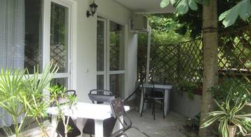Фото номера Трехместный номер &quot;Комфорт&quot; с душем Гостиница Guest House Ugolok г. Алушта 7