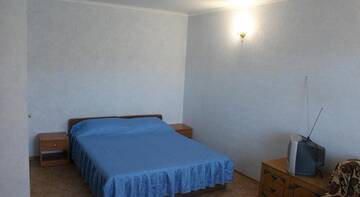 Фото номера Трёхместный номер с хорошим видом Гостиница Kiparisoviy Dvorik Guest House г. Алушта 4