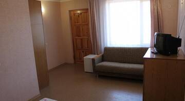 Фото номера Трехместный номер с видом на горы Гостиница Kiparisoviy Dvorik Guest House г. Алушта 4