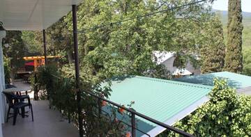 Фото номера Трехместный номер с видом на горы Гостиница Kiparisoviy Dvorik Guest House г. Алушта 5