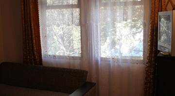 Фото номера Бюджетный трехместный номер Гостиница Kiparisoviy Dvorik Guest House г. Алушта 3