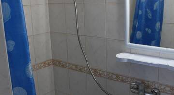 Фото номера Стандартный трехместный номер Гостиница Kiparisoviy Dvorik Guest House г. Алушта 2