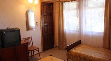 Фото номера Трехместный номер эконом-класса Гостиница Kiparisoviy Dvorik Guest House г. Алушта 4