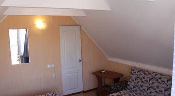 Фото номера Улучшенный семейный номер Гостиница Kiparisoviy Dvorik Guest House г. Алушта 5