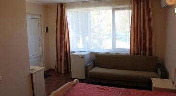 Фото номера Трехместный номер с террасой Гостиница Kiparisoviy Dvorik Guest House г. Алушта 6