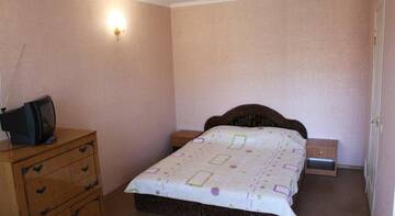 Фото номера Трехместный номер с видом на горы Гостиница Kiparisoviy Dvorik Guest House г. Алушта 3