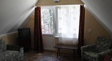 Фото номера Улучшенный семейный номер Гостиница Kiparisoviy Dvorik Guest House г. Алушта 7