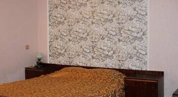 Фото номера Бюджетный трехместный номер Гостиница Kiparisoviy Dvorik Guest House г. Алушта 4