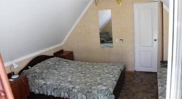 Фото номера Улучшенный семейный номер Гостиница Kiparisoviy Dvorik Guest House г. Алушта 8