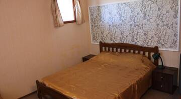 Фото номера Трехместный номер эконом-класса Гостиница Kiparisoviy Dvorik Guest House г. Алушта 3