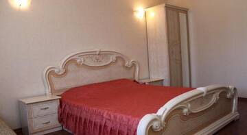 Фото номера Трехместный номер с террасой Гостиница Kiparisoviy Dvorik Guest House г. Алушта 5