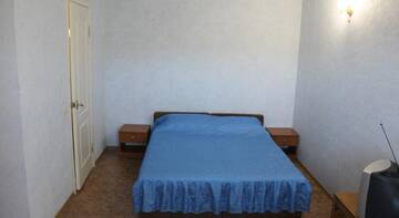Фото номера Трёхместный номер с хорошим видом Гостиница Kiparisoviy Dvorik Guest House г. Алушта 5