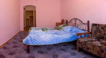 Фото номера Двухместный номер с 1 кроватью и балконом Гостиница Vostorg Mini Hotel г. Алушта 2