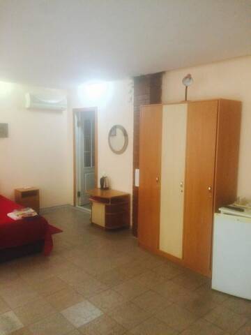 Фото номера Трехместный номер с балконом Гостевой дом Mini Hotel Prada г. Алушта 3