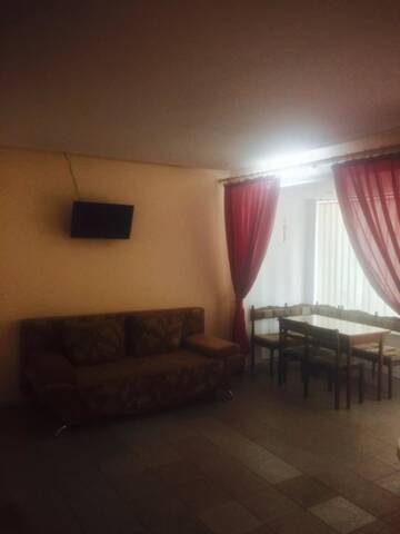 Фото номера Трехместный номер с балконом Гостевой дом Mini Hotel Prada г. Алушта 2