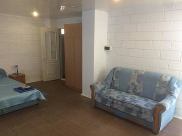 Фото номера Трехместный номер с балконом Гостевой дом Mini Hotel Prada г. Алушта 6