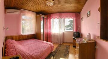 Фото номера Трехместный номер с видом на море Гостевой дом First Line in Alushta г. Алушта 5