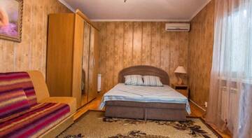 Фото номера Четырехместный номер Гостиница Gvardeyskaya 20a г. Алушта 2
