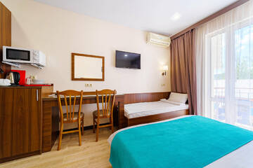 Фото номера Стандартный трехместный номер Гостиница Южный берег г. Алушта 4