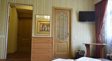 Фото номера Классический трехместный номер Гостиница Guest House na Gorkogo г. Алушта 11