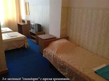 Фото номера Стандартный трехместный номер Гостиница Пансионат Таврида г. Алушта 3