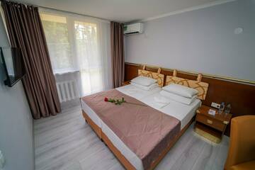 Фото номера Двухкомнатный делюкс Санаторий Славутич г. Алушта 10