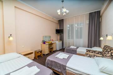 Фото номера Трехместный стандарт. Корпус № 10, 11 Санаторий Славутич г. Алушта 7