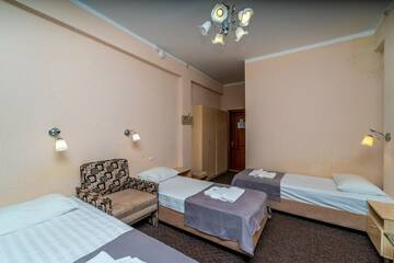 Фото номера Трехместный стандарт. Корпус № 10, 11 Санаторий Славутич г. Алушта 4