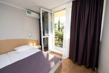 Фото номера Двухкомнатный фэмили + Санаторий Славутич г. Алушта 4