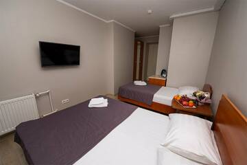 Фото номера Трехместный комфорт Санаторий Славутич г. Алушта 3