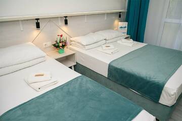 Фото номера Трехместный Бизнес Санаторий Славутич г. Алушта 8