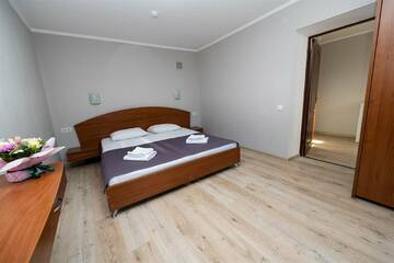 Фото номера Двухкомнатный фэмили Санаторий Славутич г. Алушта 3