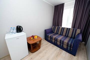 Фото номера Двухкомнатный фэмили Санаторий Славутич г. Алушта 5