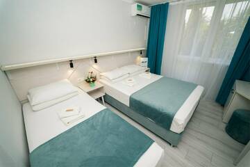 Фото номера Трехместный Бизнес Санаторий Славутич г. Алушта 5