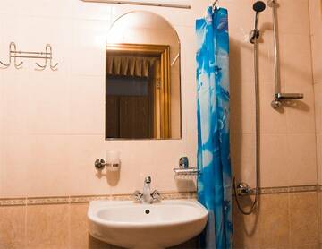 Фото номера 3-х местный эконом. Корпус №4, 5, 6 Санаторий Славутич г. Алушта 8