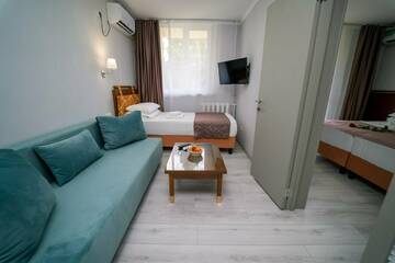 Фото номера Двухкомнатный делюкс Санаторий Славутич г. Алушта 13